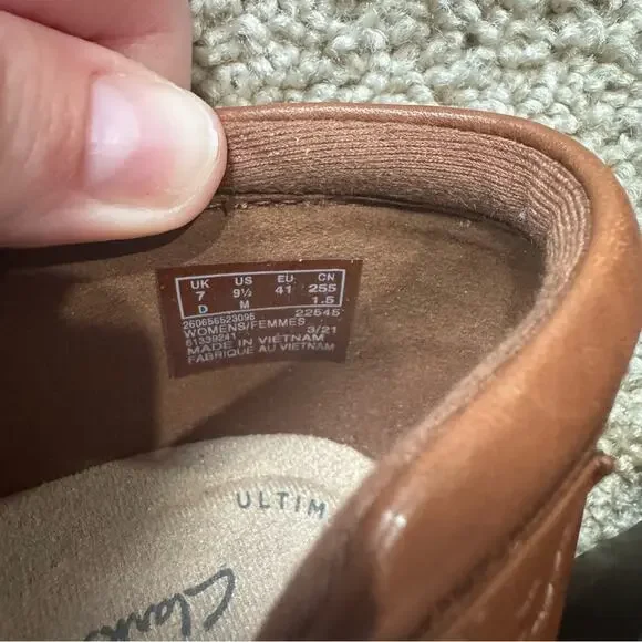 Clarks Brown Leather Women's Loafers Closed Toes Women's Size 9.5 Dressy - Picture 10 of 10